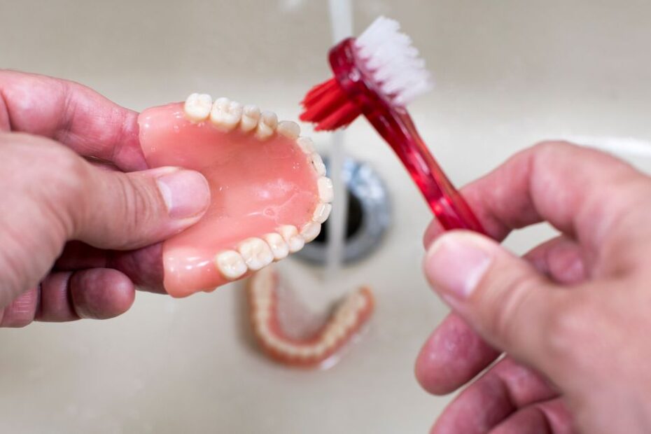 How to clean dentures