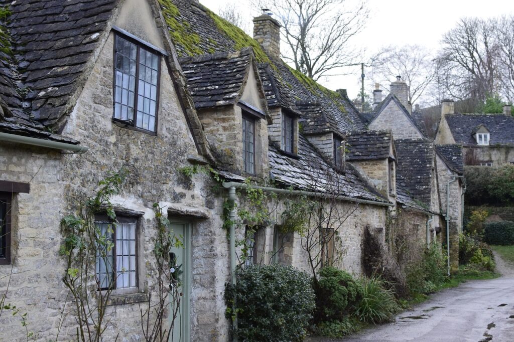 Discover the Charm of Staying in the Cotswolds: From Bibury to Bourton on the Water