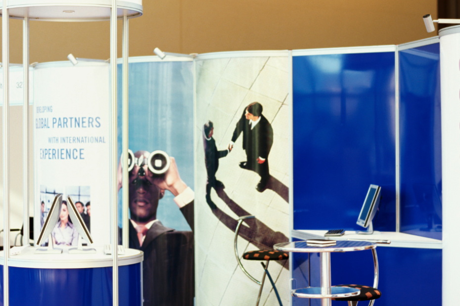 The Benefits of Using Retractable Banners at Trade Shows