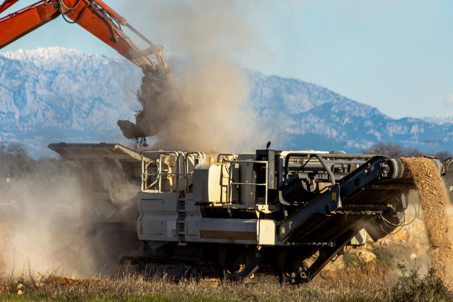 Efficient Material Processing with Crusher and Screener Hire